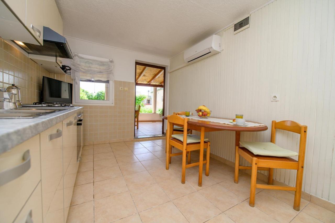 Apartments By The Sea Nerezine, Losinj - 7963 Esterno foto