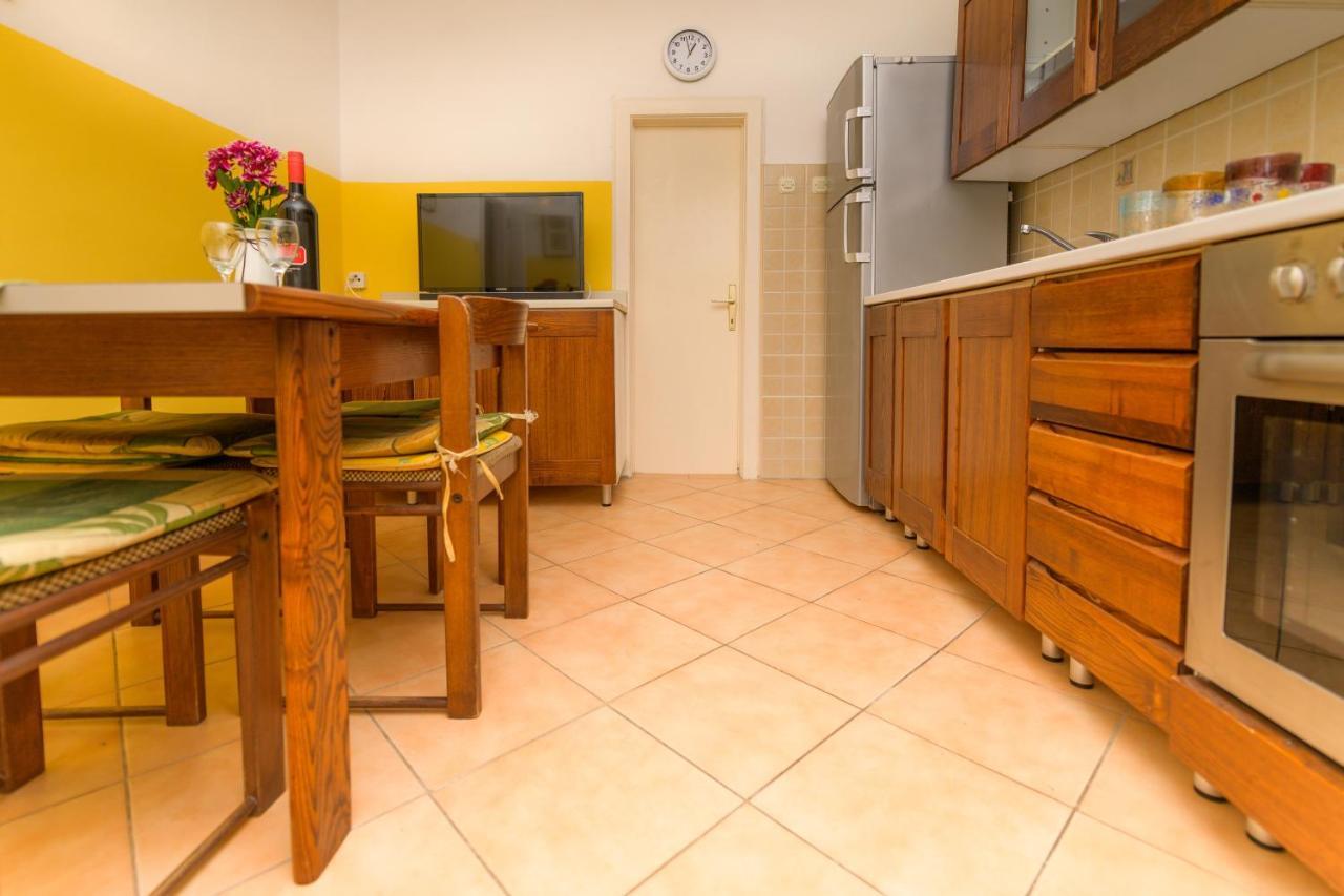 Apartments By The Sea Nerezine, Losinj - 7963 Esterno foto